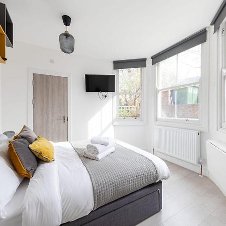 Lovely Private Room And Shower At Anson Hotel London Bagian luar foto