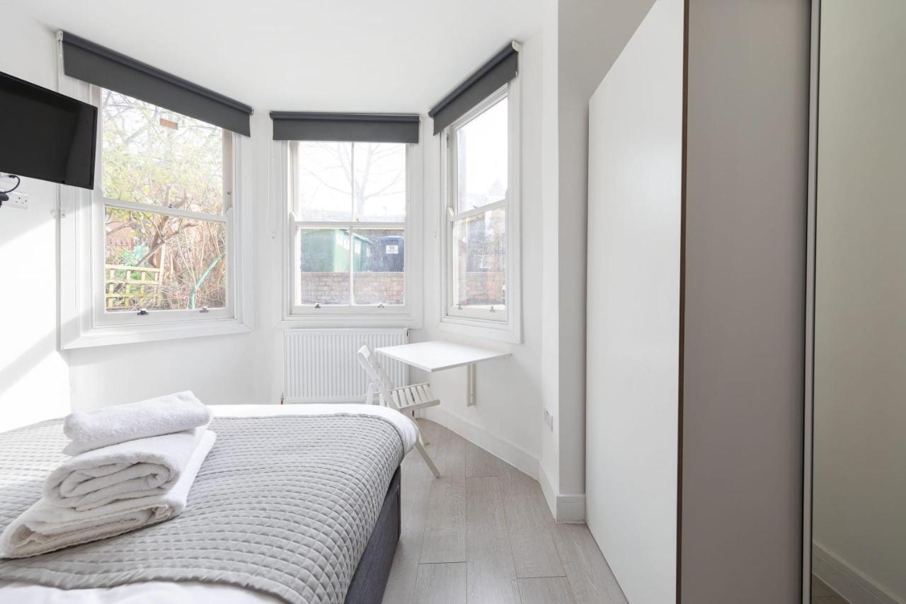 Lovely Private Room And Shower At Anson Hotel London Bagian luar foto